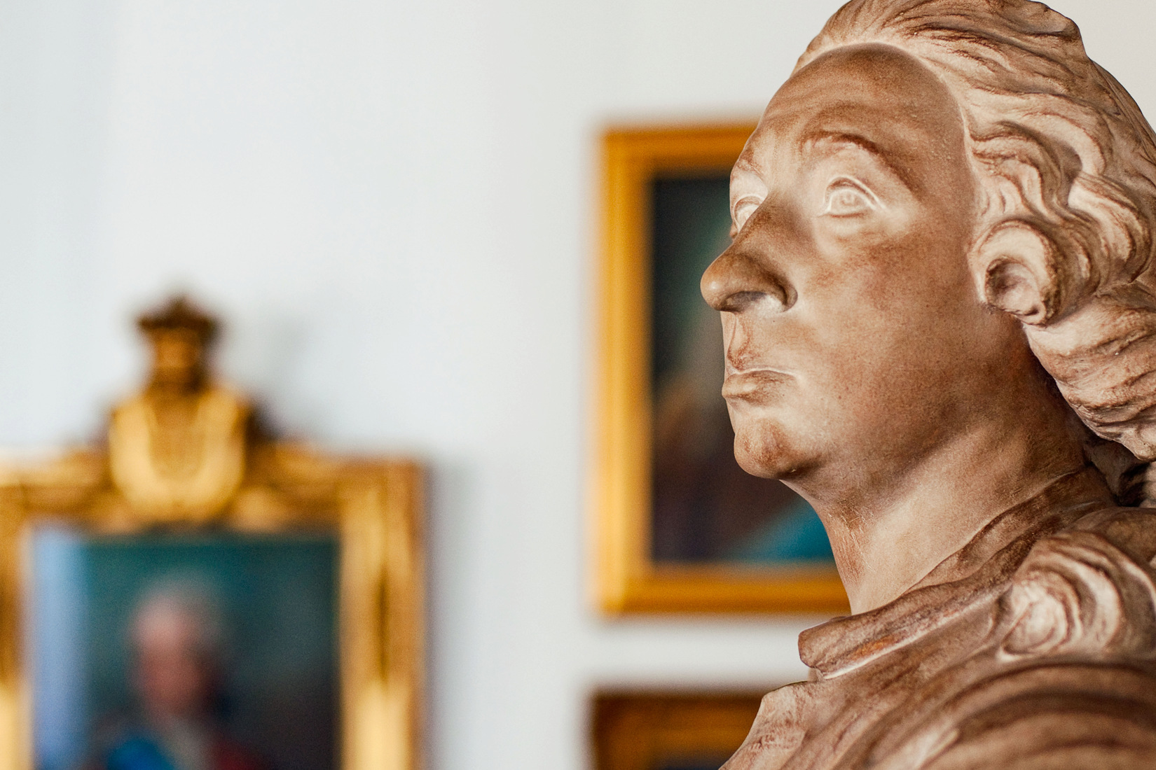 Bust of a man, belonging to the art collection of the Institut Tessin